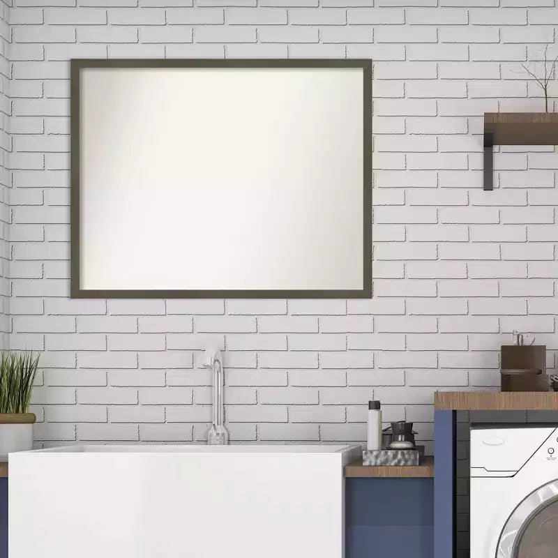 Miroir mural de salle de bain en bois Svelte gris argile non biseauté 30 po x 24 po