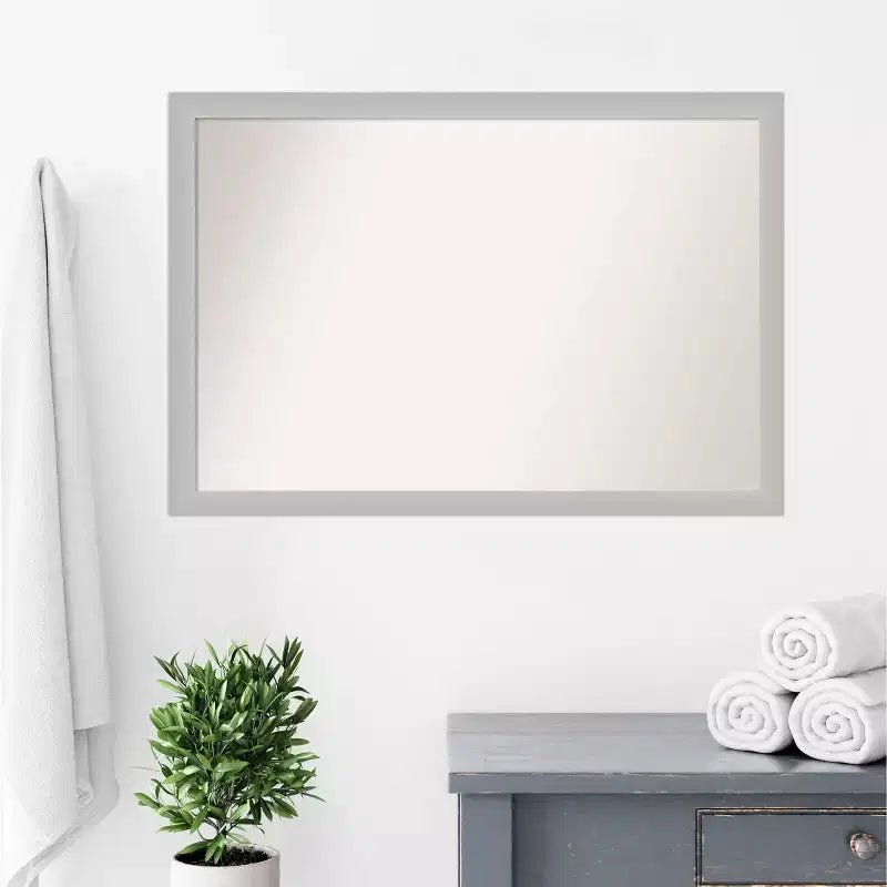 Miroir mural de salle de bain en bois, 39 po x 27 po, non biseauté, faible lustre, argent, rectangulaire moderne, fixation murale, quincaillerie incluse