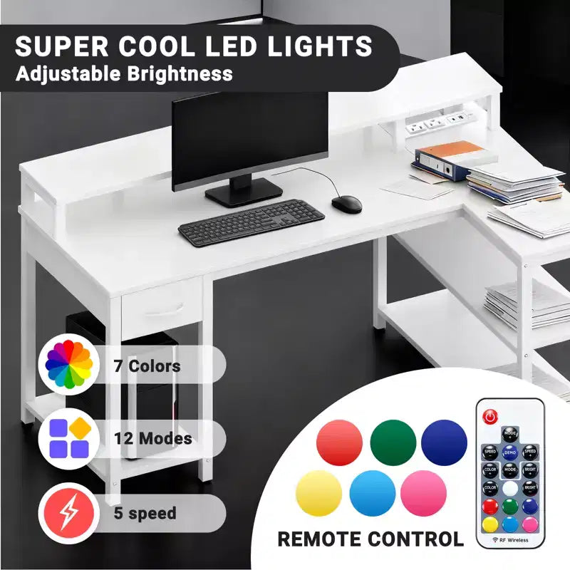 Bureau de gamer en L avec éclairage LED RGB, station de recharge USB, prise de courant, support d'écran et étagères de rangement