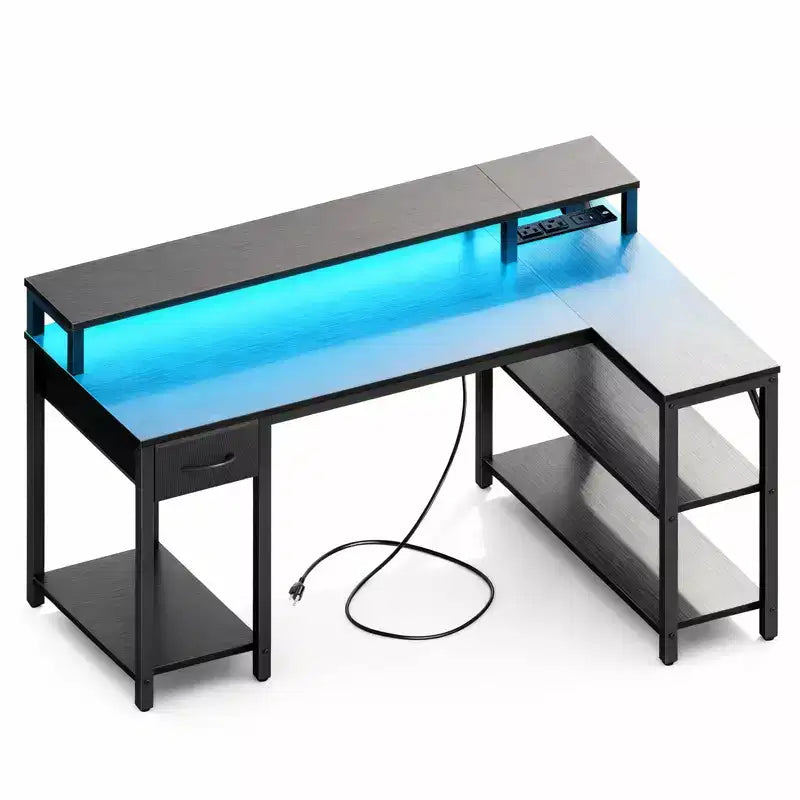 Bureau de gamer en L avec éclairage LED RGB, station de recharge USB, prise de courant, support d'écran et étagères de rangement