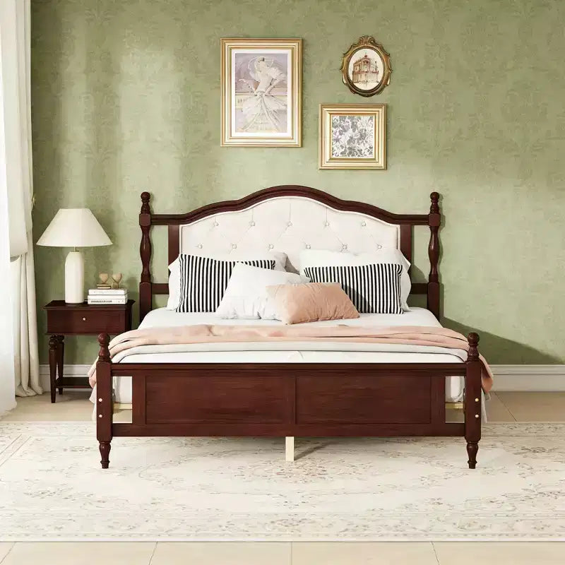 Lit plateforme vintage Queen size avec tête de lit rembourrée et pied de lit à panneaux
