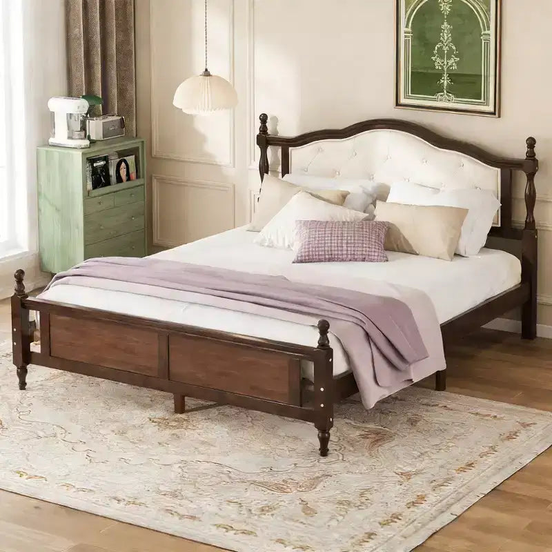 Lit plateforme vintage Queen size avec tête de lit rembourrée et pied de lit à panneaux