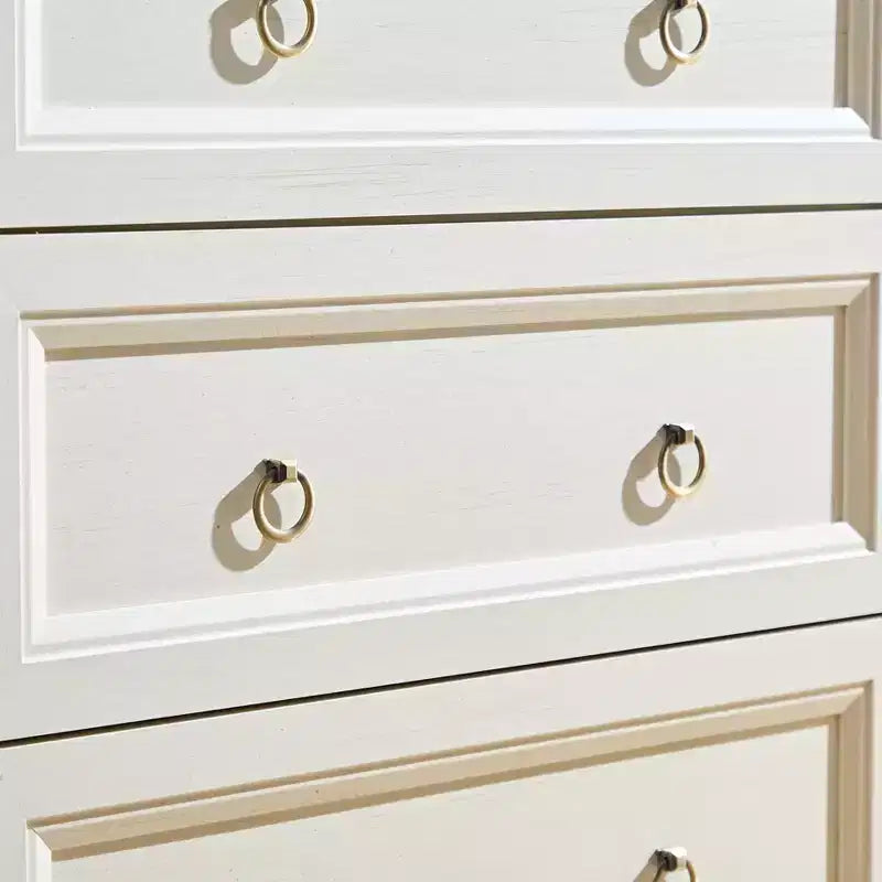 Commode moderne en bois avec tiroirs et poignées rondes en métal