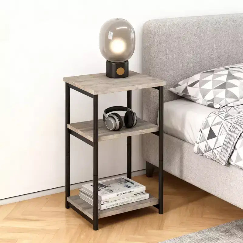 Table d'appoint rustique à 3 niveaux – Table d'appoint étroite peu encombrante avec étagères de rangement – Table de chevet fine pour salon, chambre à coucher, gris