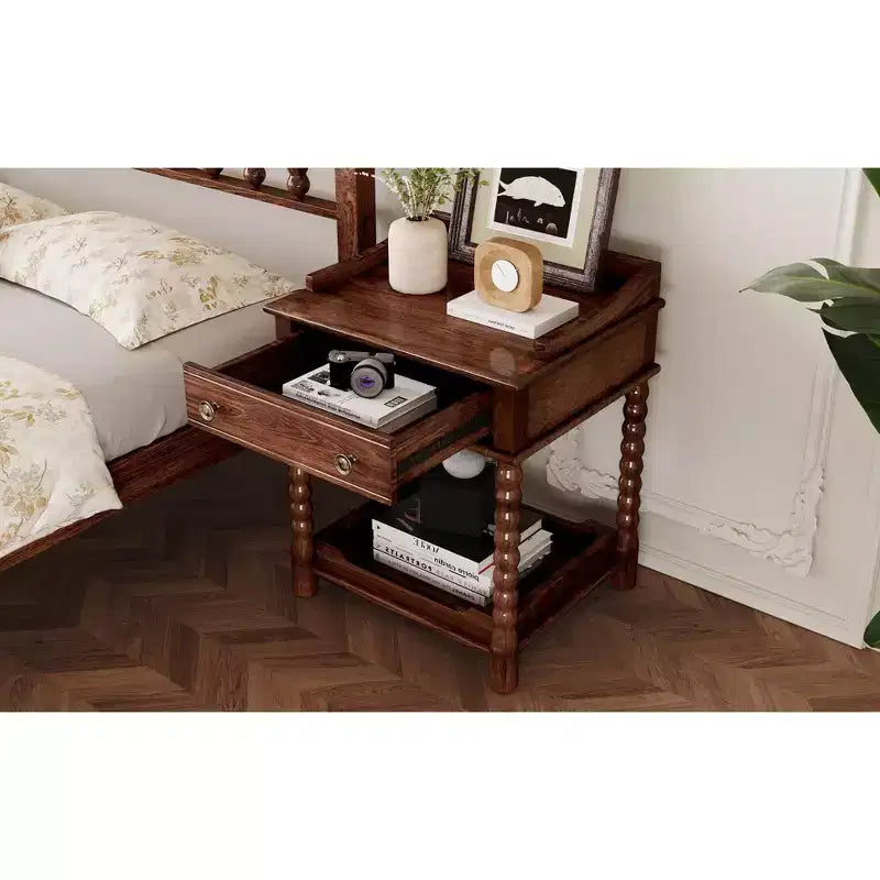 Table de chevet rétro avec tiroir et étagère ouverte, table de chevet avec pieds tournés et poignée en métal, table d'appoint pour chambre à coucher