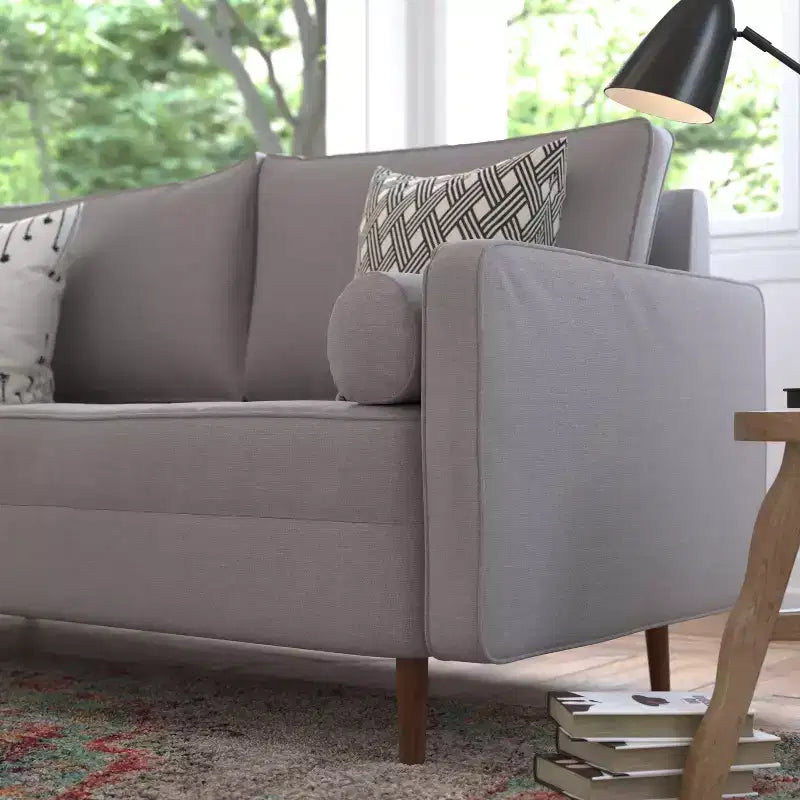 Canapé capitonné de style Mid-Century Modern avec ressorts ensachés, pieds en bois et coussins de dossier amovibles