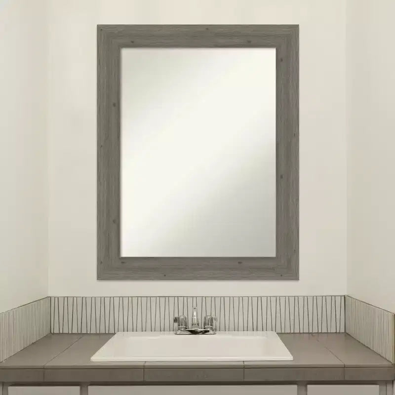 Miroir mural de salle de bain en bois, gris, non biseauté, étroit, 28,5 x 22,5 po